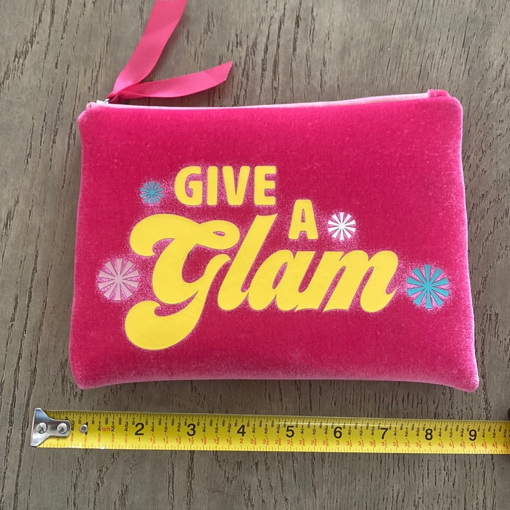 Benefit velour pink pouch 🎀